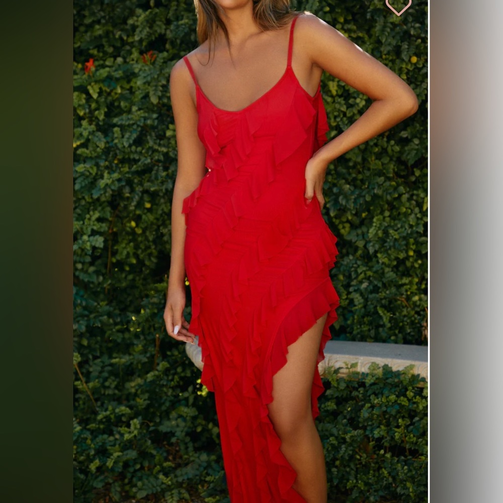 FOREVER YOURS - RED
RUFFLE MAXI DRESS